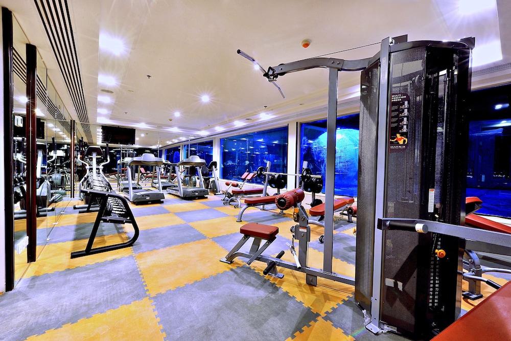 Casablanca Grand Hotel Jiddah Esterno foto The gym at the hotel