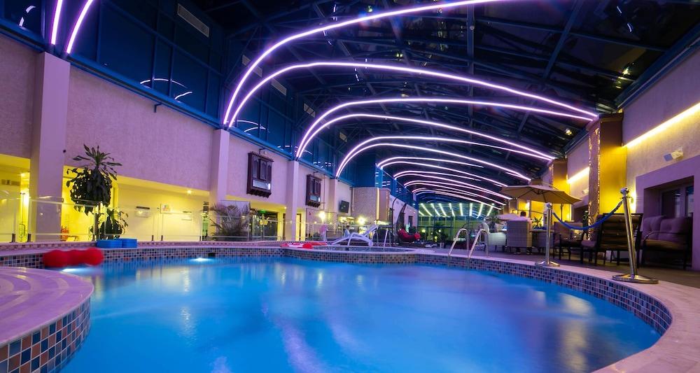 Casablanca Grand Hotel Jiddah Esterno foto The swimming pool at the hotel