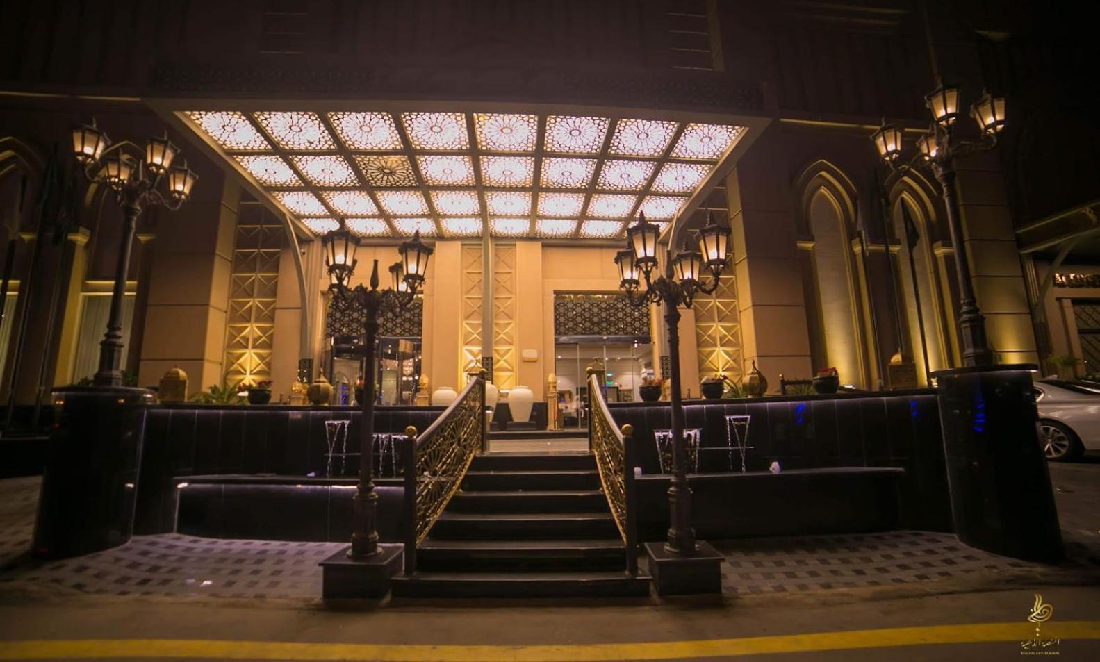 Casablanca Grand Hotel Jiddah Esterno foto The entrance of the hotel