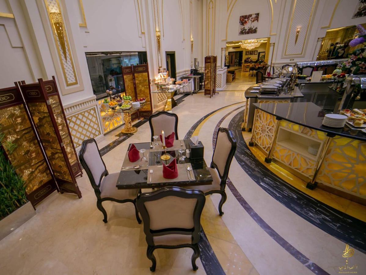 Casablanca Grand Hotel Jiddah Esterno foto The restaurant