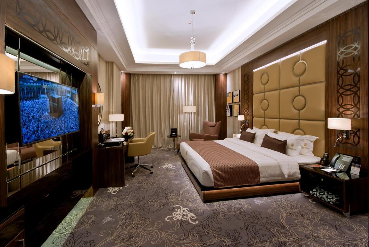 Casablanca Grand Hotel Jiddah Esterno foto A bedroom at the hotel
